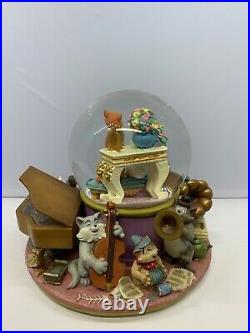 Disney The Aristocats Ev'rybody Wants to be a Cat Musical Movement Glass Globe