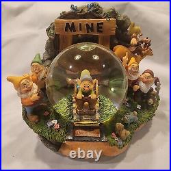 Disney The Seven Dwarfs Musical Snow Globe Plays Whistle While You Work 08' Rare
