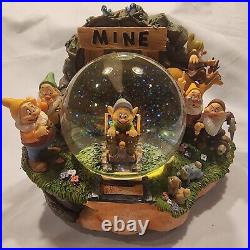 Disney The Seven Dwarfs Musical Snow Globe Plays Whistle While You Work 08' Rare