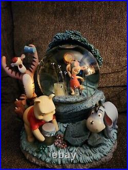 Disney Winnie The Pooh & Friends Fireflies Snow Globe Musical Lights In Box