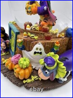 Disney Winnie the Pooh Halloween Tiggers Haunted House Musical Snow globe Rare