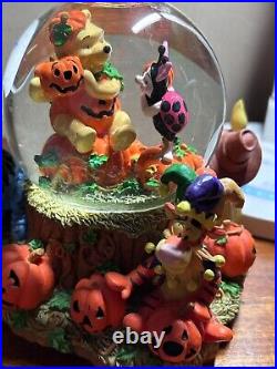 Disney Winnie the Pooh Piglet Eeyore Tigger Halloween Pumpkin Musical Snow Globe