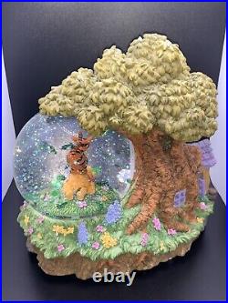 Disney Winnie the Pooh and Friends Lighted Musical Snow Globe VERY RARE