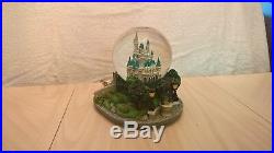 Disney World Exclusive Cinderella castle Musical Light up Water Snow globe New