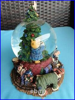 Disney boyds collection winnie the pooh's tree trimming party musical snow globe