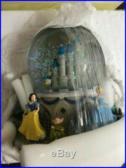 Disney's Magical Moments Rotating Glitter Water Globe Snowdome Musical Disney