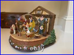 Disney snow white musical snow globe with dwarfs