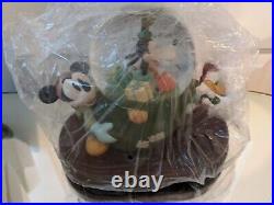 DisneyChristmas Mickey, Donald, GoofyMusical Snow GlobeNew in Box Very Rare