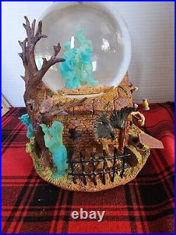 HTF DISNEY HAUNTED MANSION Grim Grinning Ghost Music Box Snow Globe lights up