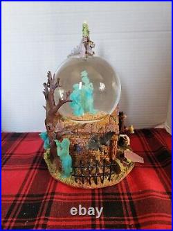 HTF DISNEY HAUNTED MANSION Grim Grinning Ghost Music Box Snow Globe lights up