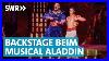 Hinter-Den-Kulissen-Beim-Disney-Musical-Aladdin-Mit-Viel-Schwei-Und-Proben-Zur-Perfekten-Show-01-jr