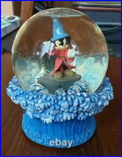 Lot of 6 Disney Musical Snow Globes (Fantasia, Snow White, Cinderella)
