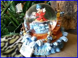 MICKEY SORCERER, BROOMS DISNEY FANTASIA WINDUP MUSICAL WATER SNOW GLOBE, NEW withTAG