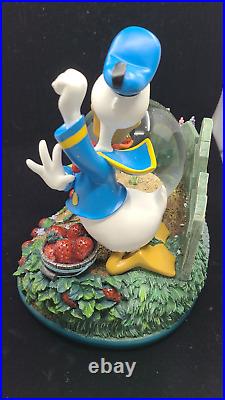 NEW! Disney Store Snow globe with MUSIC DONALD and CHIP &DALE! RARE