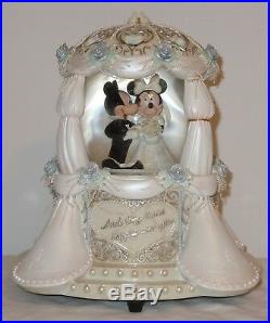 NEW LARGE Disney Mickey & Minnie Mouse Snow Globe Music Box Wedding Cake Topper