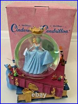 New Vintage Cinderella Musical Snow Globe Disney Princess Stepsister Rare