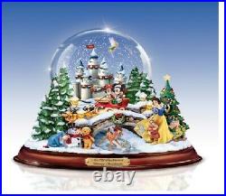 OLD FASHIONED DISNEY CHRISTMAS Illuminated Musical Snow Globe POO MICKEY EEYORE