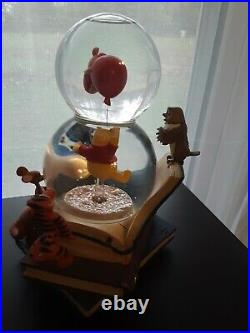 RARE Disney Winnie the Pooh Double Bubble Musical Snow Globe MINT Condition