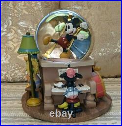 RARE, Lovely Minnie's Yoo Hoo with Fab 5 Musical Snow Globe in Great Condition
