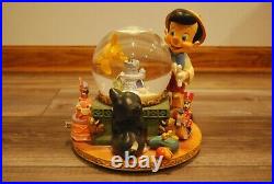 RARE Vintage Disney Pinocchio Toyland Fishbowl Jiminy Figoro Musical Snow Globe