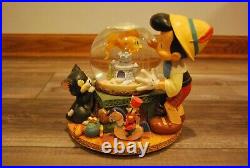 RARE Vintage Disney Pinocchio Toyland Fishbowl Jiminy Figoro Musical Snow Globe