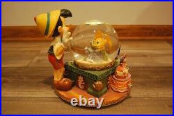 RARE Vintage Disney Pinocchio Toyland Fishbowl Jiminy Figoro Musical Snow Globe