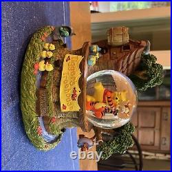 Rare 2009 Disney Winnie The Pooh Tigger's Treehouse Musical Snow Globe