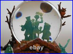 Rare Disney Haunted Mansion Grim Grinning Ghosts Music Light Up Snow Globe