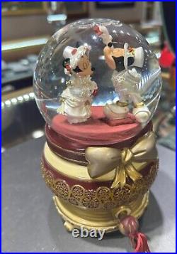 Rare Disney Mickey & Minnie Mouse Victorian Christmas Snow Globe Musical Works