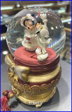 Rare Disney Mickey & Minnie Mouse Victorian Christmas Snow Globe Musical Works