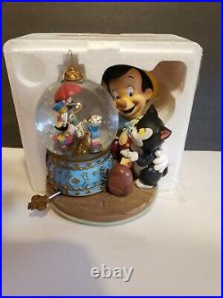 Rare Disney Pinocchio and Figaro Magic Musical Snow Globe Brahm's Waltz. NIB
