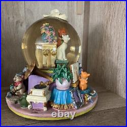 Rare Vintage Aristocats Disney Musical Snow globe (damaged)