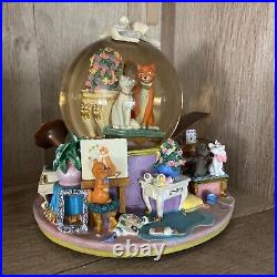 Rare Vintage Aristocats Disney Musical Snow globe (damaged)