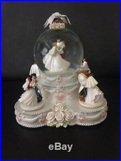 Retired Disney Princesses Wedding Cake Musical SnowithWater Globe Mint Condition
