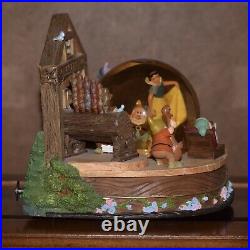 Snow White and the Seven Dwarfs Musical Snow Globe