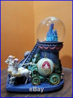 VIDEO Disney Cinderella Staircase Castle Carriage Music Glitter Water Snow Globe