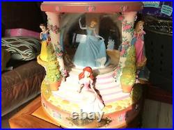 VINTAGE RARE DISNEY PRINCESSES MUSICAL WATER GLOBE Cinderella, Belle, Snow White
