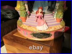 VINTAGE RARE DISNEY PRINCESSES MUSICAL WATER GLOBE Cinderella, Belle, Snow White