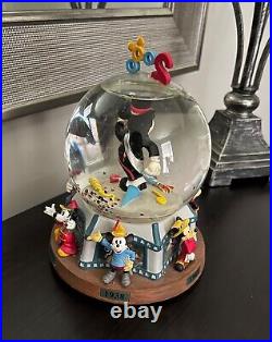 Vintage 2000 Disney Mickey Mouse snow globe and music box