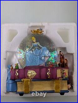 Vintage CINDERELLA MUSICAL SNOW GLOBE DISNEY PRINCESS STEPSISTER RARE