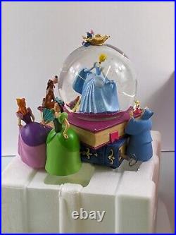 Vintage CINDERELLA MUSICAL SNOW GLOBE DISNEY PRINCESS STEPSISTER RARE