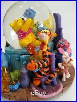 Vtg Disney Winnie the Pooh Honey Pot Tigger Eeyore Musical Snow Globe Retired