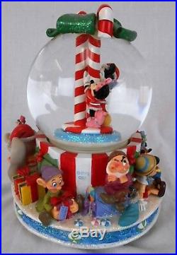 Walt Disney Mickie & Minnie Musical Snow Globe (Snowglobe) Deck the Halls