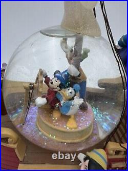 World of Disney Magical Gathering Ship A Whole New World Musical Snow Globe