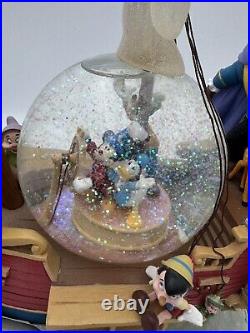 World of Disney Magical Gathering Ship A Whole New World Musical Snow Globe